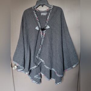Signature Touch open-front toggle closure poncho